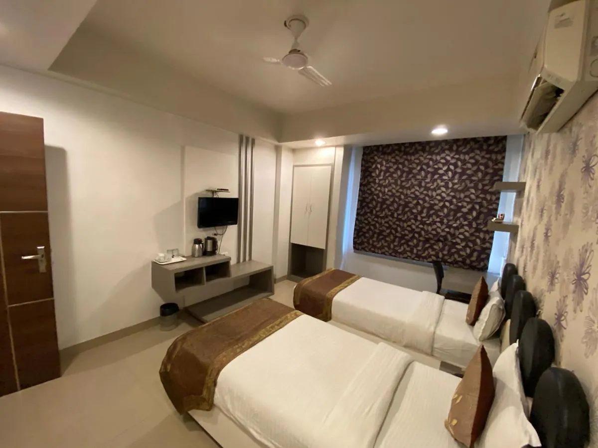 Starlit Select Nirvana Varanasi 3*,