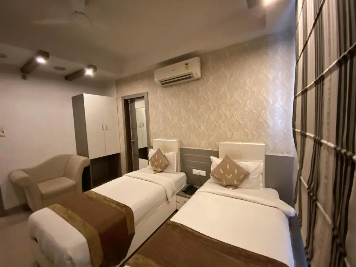 Hotel Starlit Select Nirvana Varanasi